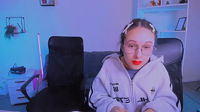 mona cloud online show from 11-10-25, 12:31