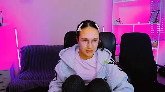 mona cloud online show from 11-13-25, 02:21