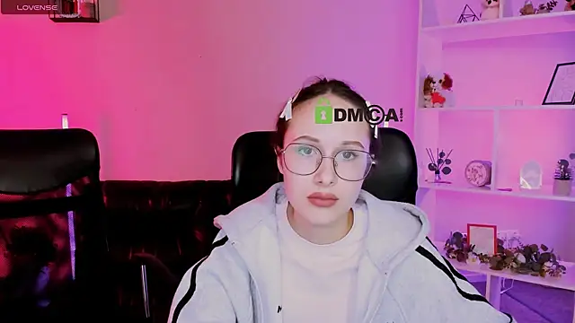 mona cloud online show from 12-16-25, 12:15