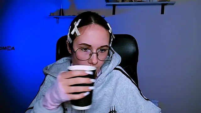 Snapshot of mona_cloud chatting on 01-31-26, 08:29 mona cloud online show from 01-31-26, 08:29