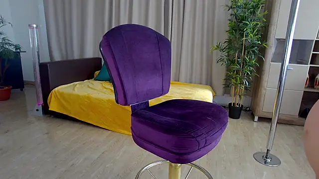 Snapshot of Perfect_Moans chatting on 03-06-25, 08:30 Perfect Moans online show from 03-06-25, 08:30