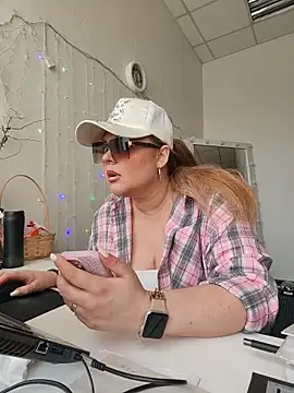 Snapshot of Juicy_PeachLux chatting on 05-13-26, 05:49 Juicy PeachLux online show from 05-13-26, 05:49