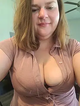 Snapshot of Bigmouthbitch chatting on 09-13-25, 04:29 Bigmouthbitch online show from 09-13-25, 04:29