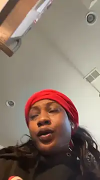 Snapshot of Dymmmm chatting on 03-11-25, 02:10 Dymmmm online show from 03-11-25, 02:10