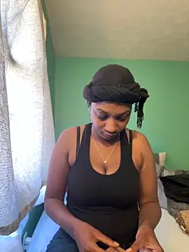 Snapshot of Dymmmm chatting on 03-17-25, 07:48 Dymmmm online show from 03-17-25, 07:48