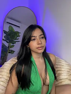 Snapshot of _Emily_Thompson_ chatting on 12-14-25, 02:06 Emily Thompson online show from 12-14-25, 02:06