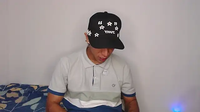 Monkey uchiha777 online show from 11-18-25, 08:24