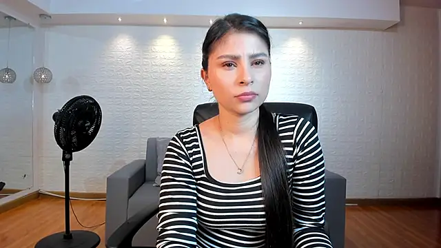 Catalina Santhana online show from 10-21-25, 06:41