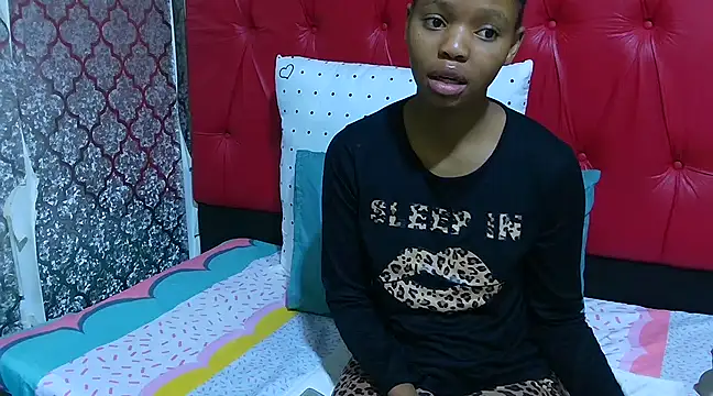 Snapshot of BondiBitch chatting on 03-18-25, 02:47 BondiBitch online show from 03-18-25, 02:47