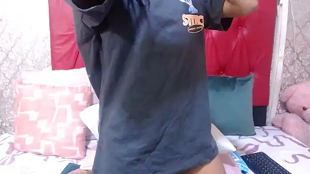 Snapshot of BondiBitch chatting on 09-19-25, 04:07 BondiBitch online show from 09-19-25, 04:07