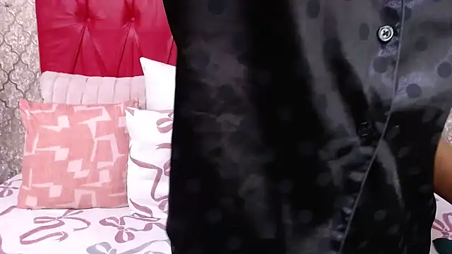 Snapshot of BondiBitch chatting on 09-24-25, 08:23 BondiBitch online show from 09-24-25, 08:23