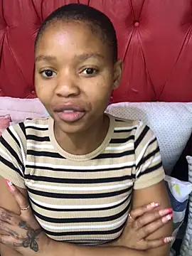 Snapshot of BondiBitch chatting on 10-06-25, 07:00 BondiBitch online show from 10-06-25, 07:00