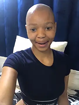 Snapshot of BondiBitch chatting on 10-27-25, 09:30 BondiBitch online show from 10-27-25, 09:30