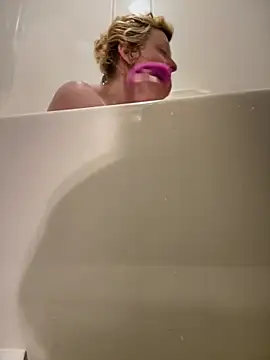 KITTYBOOBOOFUXX online show from 03-18-26, 06:44