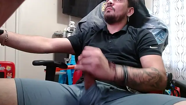 Snapshot of steez310 chatting on 01-06-26, 01:48 steez310 online show from 01-06-26, 01:48