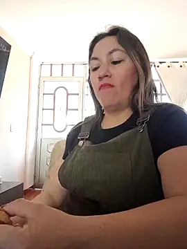 Luna-nevada online show from 10-13-25, 03:01