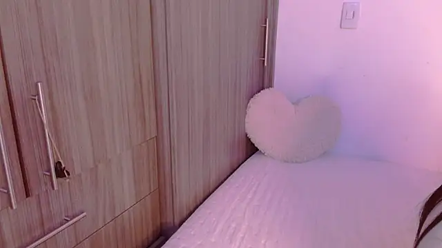 Oliviargf online show from 11-08-25, 12:11