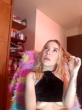 Snapshot of sara_crushx chatting on 09-28-25, 03:06 sara crushx online show from 09-28-25, 03:06