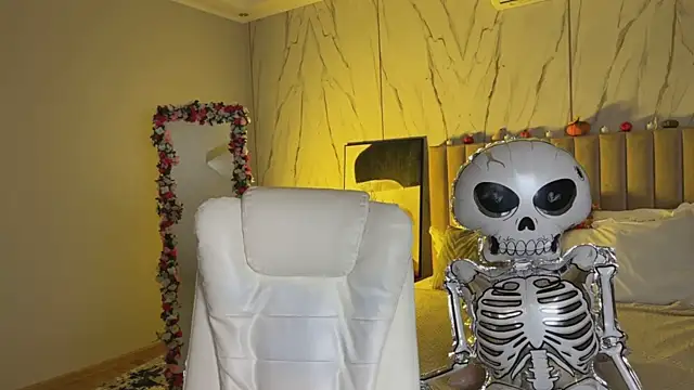  Vikky Moon  online show from 10-28-25, 12:47