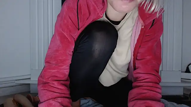 ElssaRush online show from 10-19-25, 04:02