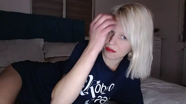 ElssaRush online show from 10-26-25, 04:57