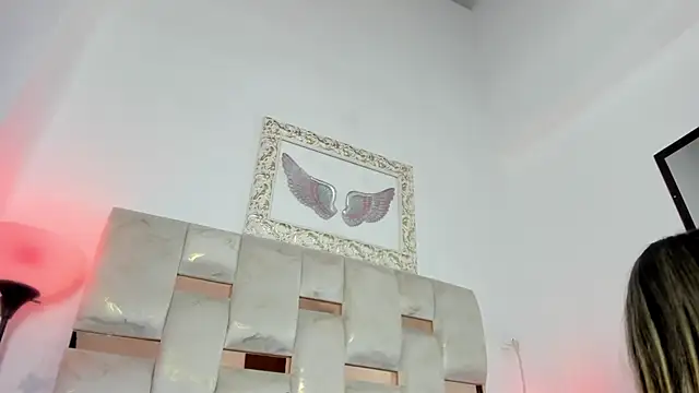 Lola Blondie online show from 11-13-25, 12:37