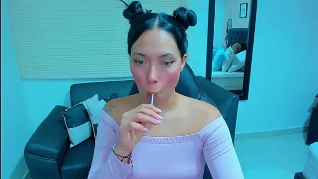 Snapshot of _LiilyWong chatting on 10-11-25, 05:17 LiilyWong online show from 10-11-25, 05:17