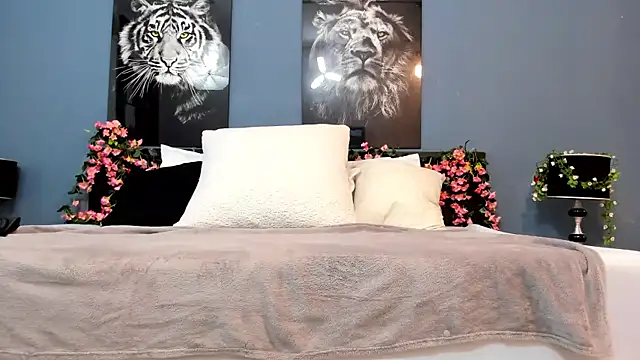 SophiaQueens online show from 11-15-25, 09:00