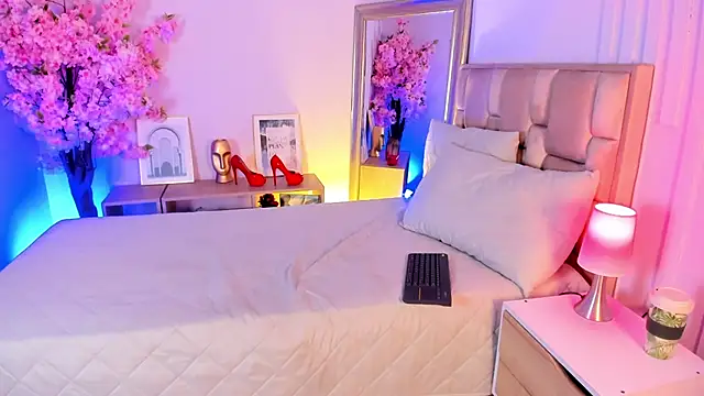 naia xo online show from 11-11-25, 09:04