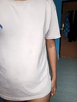 Snapshot of naughtyreva chatting on 09-22-25, 05:53 naughtyreva online show from 09-22-25, 05:53