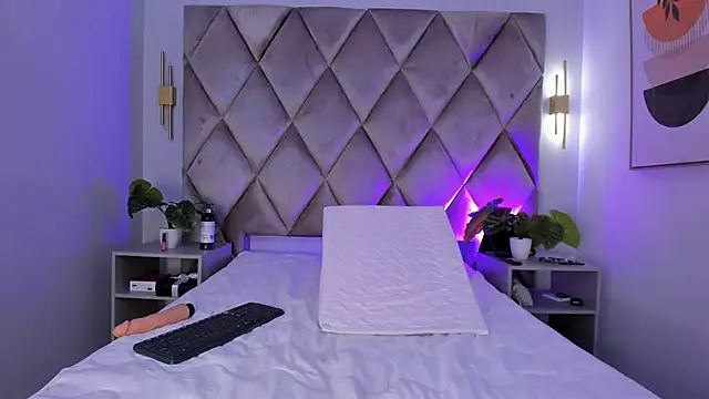 lucianasmith  online show from 03-10-25, 05:29