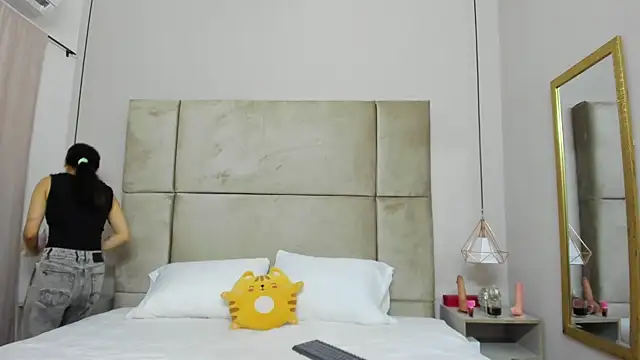 lucianasmith  online show from 10-07-25, 12:46