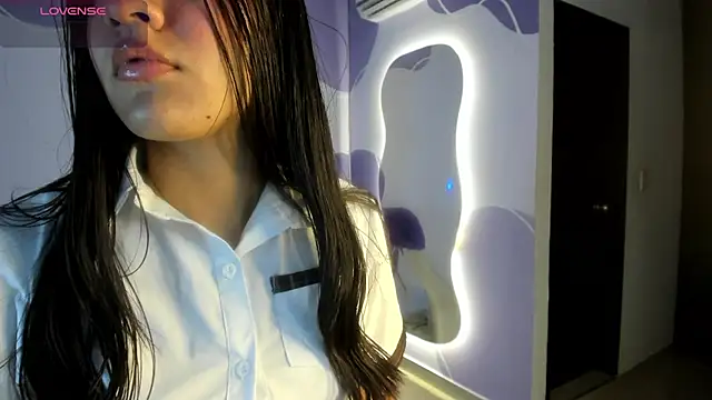 auroracute02 online show from 09-18-25, 01:13