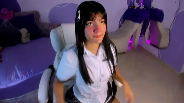 auroracute02 online show from 10-27-25, 01:04