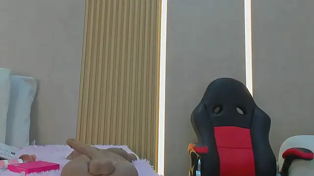 Snapshot of stephany_summer chatting on 10-14-25, 01:23 stephany summer online show from 10-14-25, 01:23