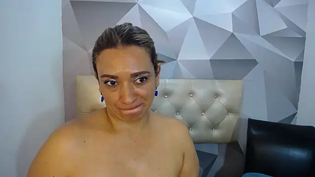 Milf-Prettyboobs online show from 12-14-25, 10:47