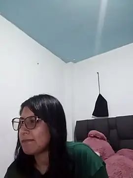 Snapshot of DaniPoison chatting on 09-11-25, 01:17 DaniPoison online show from 09-11-25, 01:17