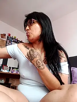 Snapshot of DaniPoison chatting on 10-05-25, 05:11 DaniPoison online show from 10-05-25, 05:11