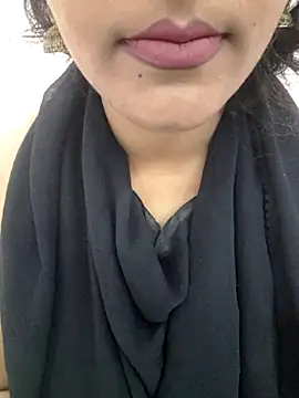 Snapshot of priya_00143 chatting on 11-14-25, 02:43 priya 00143 online show from 11-14-25, 02:43