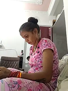 Hotty-Nidhi online show from 09-26-25, 11:58