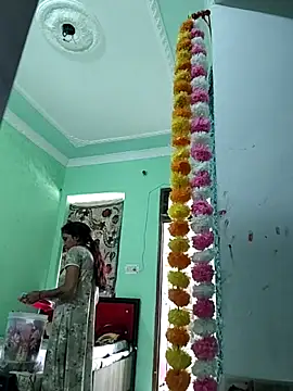 Hotty-Nidhi online show from 10-22-25, 04:46