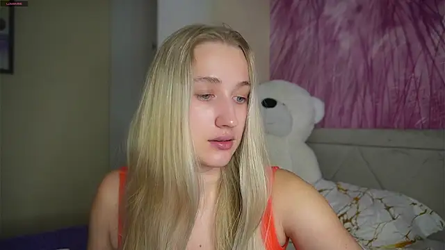 Eva Mia1 online show from 10-20-25, 10:43