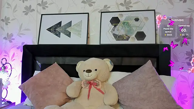 Lilith Thompson online show from 09-23-25, 01:47