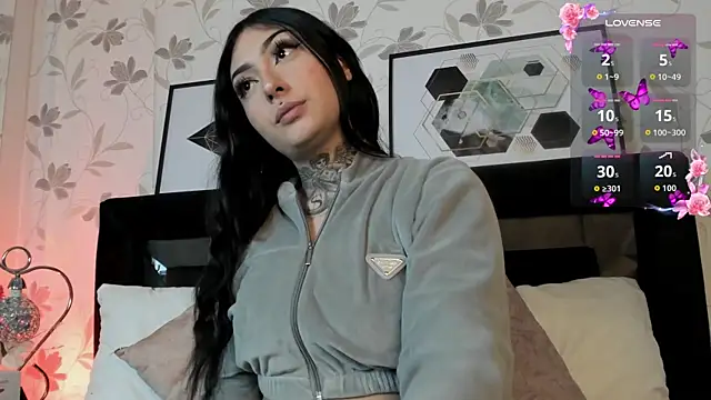 Lilith Thompson online show from 09-26-25, 04:05