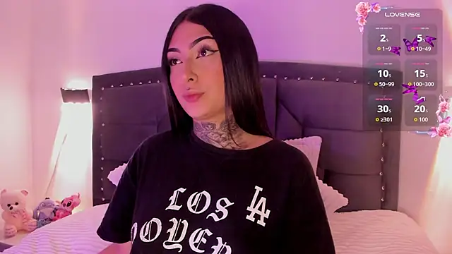 Lilith Thompson online show from 10-10-25, 05:06