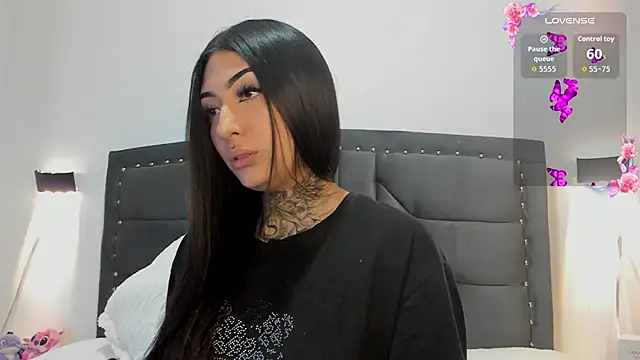 Lilith Thompson online show from 10-12-25, 05:06