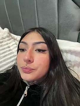 Lilith Thompson online show from 10-20-25, 04:46