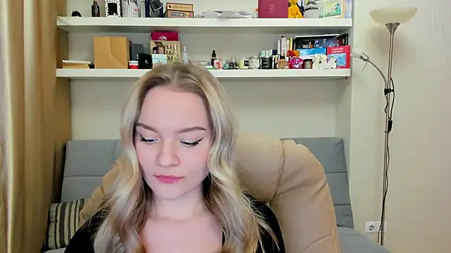 Snapshot of Kara_Smith_ chatting on 12-04-24, 11:13 Kara Smith  online show from 12-04-24, 11:13