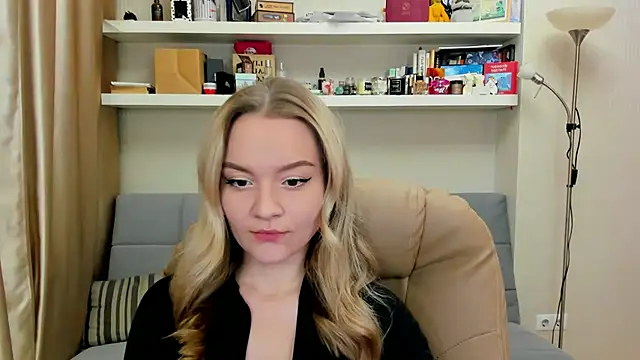 Snapshot of Kara_Smith_ chatting on 12-07-24, 10:17 Kara Smith  online show from 12-07-24, 10:17