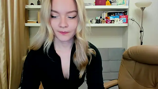 Snapshot of Kara_Smith_ chatting on 12-08-24, 01:24 Kara Smith  online show from 12-08-24, 01:24